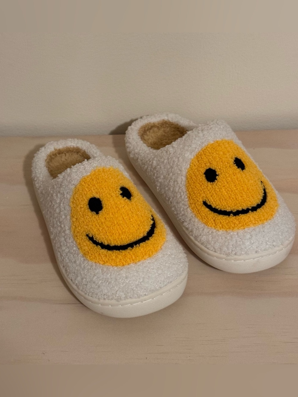 Womens Fuzzy Plush Cozy NonSlip Indoor Home Slippers Smiley Faces Sm 5/6 NEW